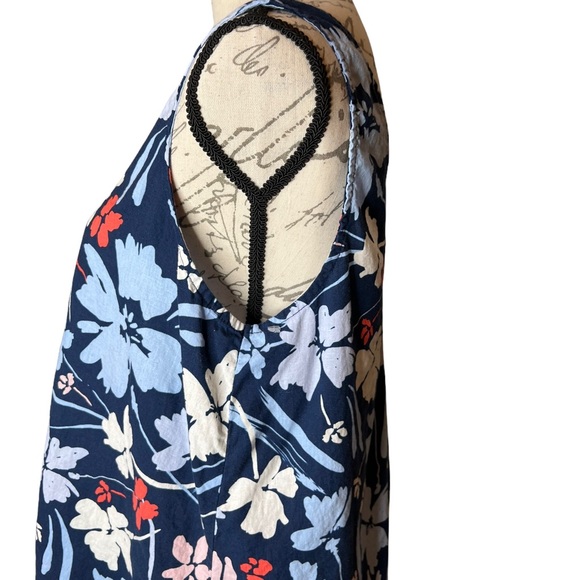 EUC Time & Tru floral print sleeveless top - Picture 3 of 6